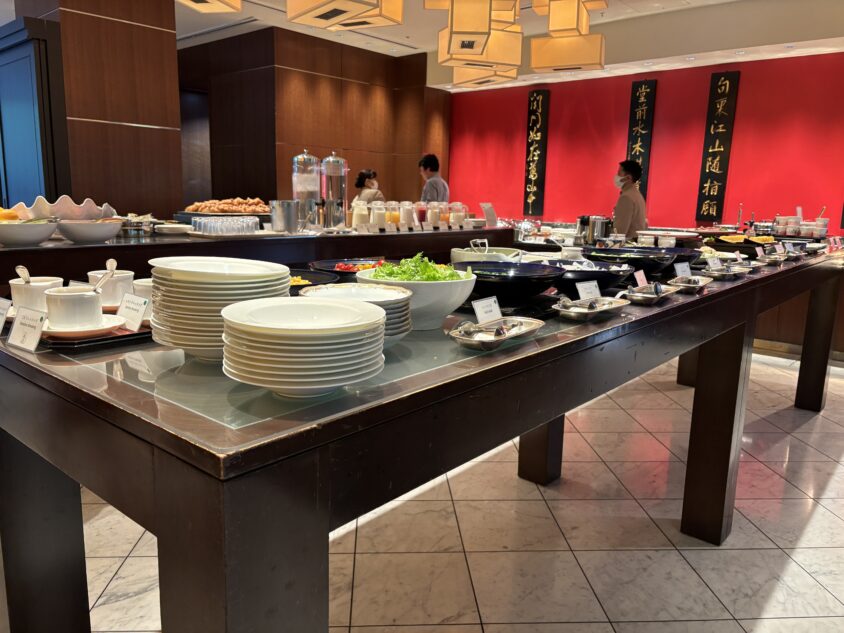 四川朝食のビュッフェ台全景
