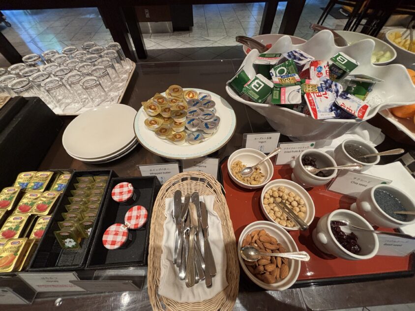 四川朝食の納豆・小鉢コーナー
