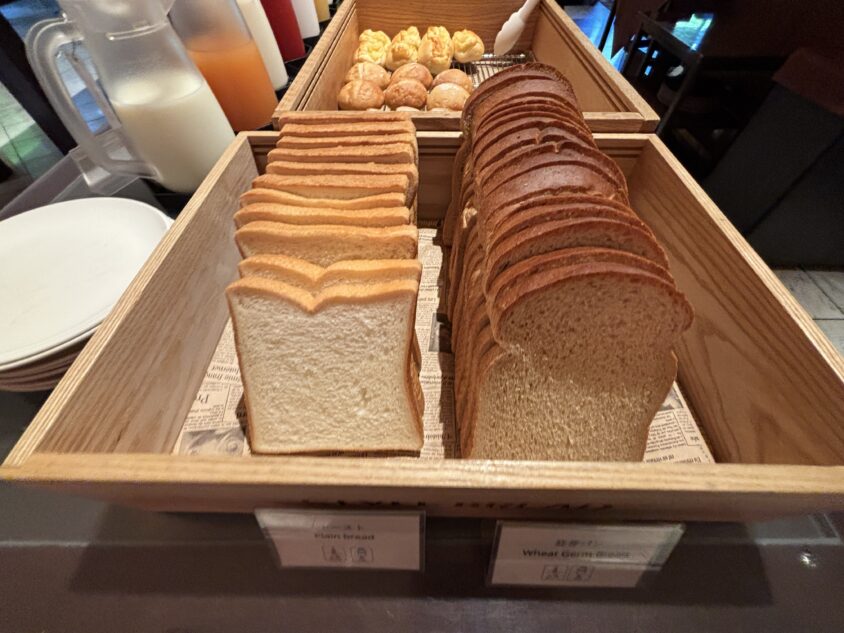 四川朝食の食パンコーナー