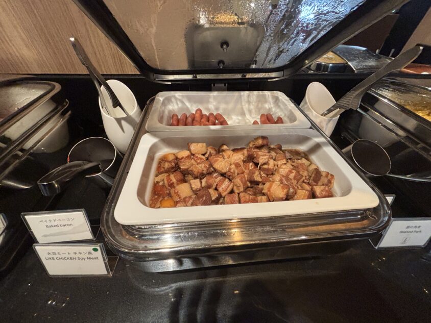 ラウンジ朝食の温菜
