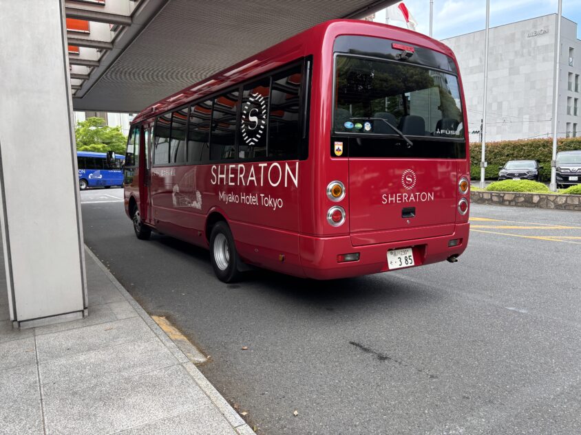 シェラトン都ホテル東京の赤い無料シャトルバス
