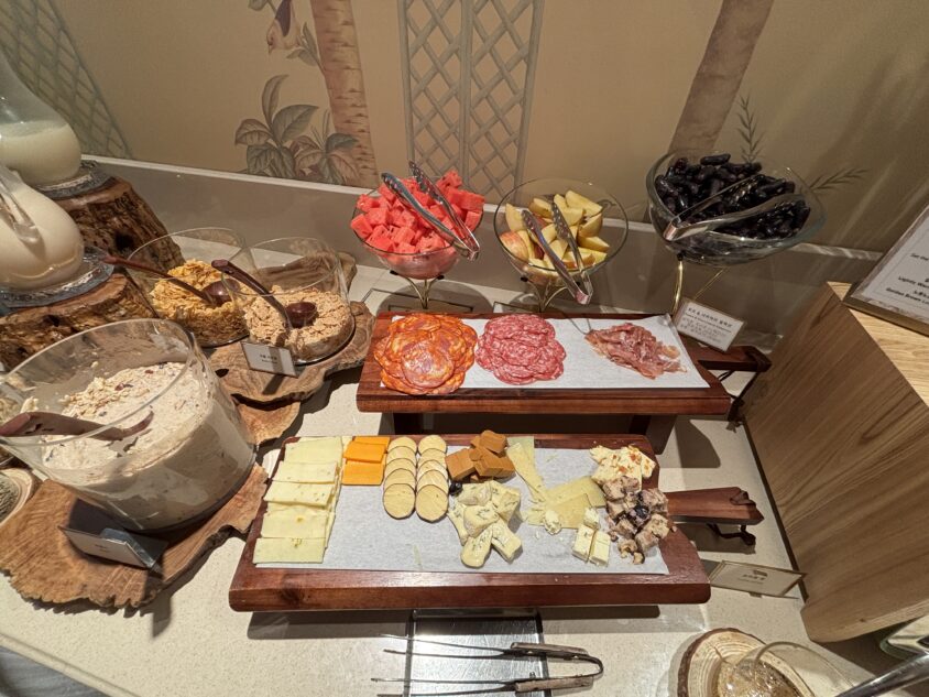 レスケープホテル ソウル ラウンジ朝食のチーズとハム