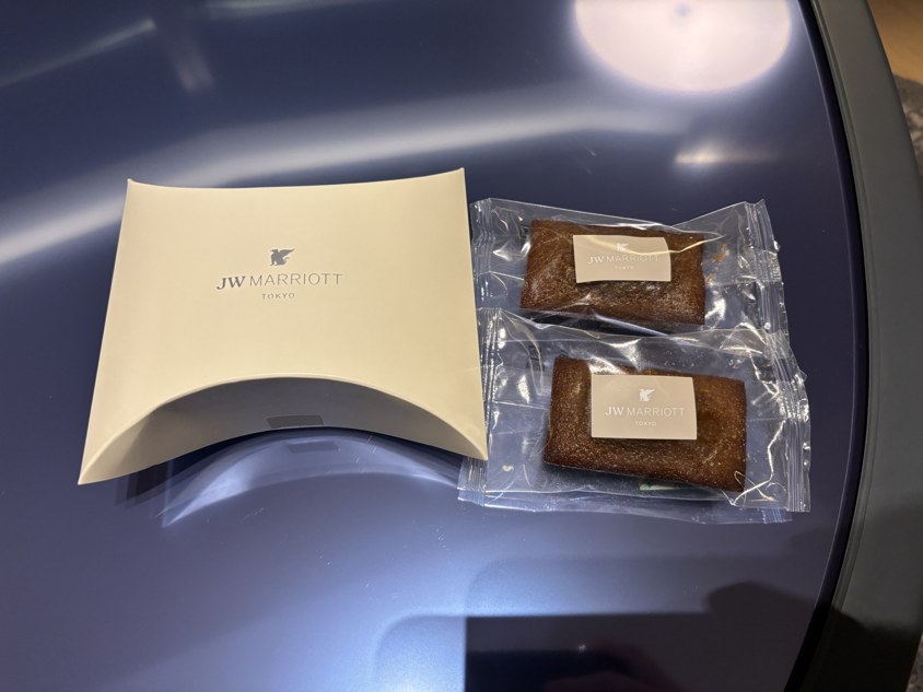 個包装のフィナンシェと箱の表示