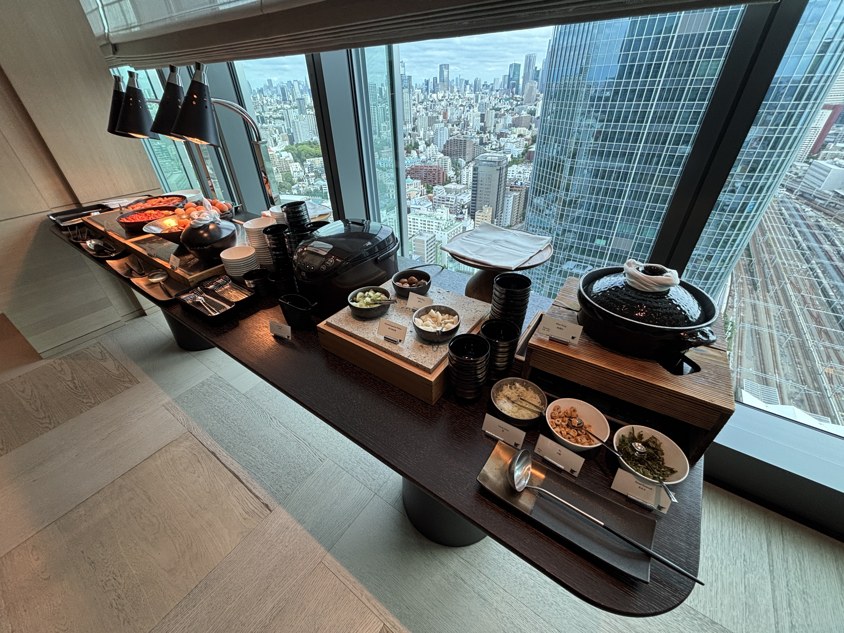 ご飯・味噌汁・漬物のコーナー