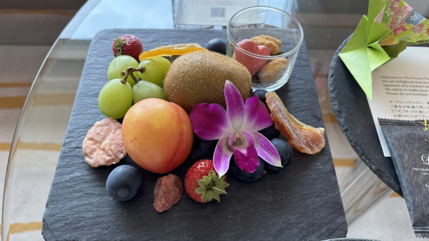 客室の果物・菓子・カード