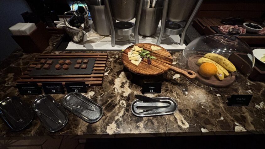夜のラウンジ