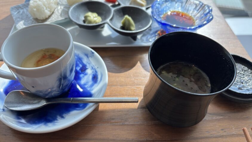 手巻き寿司と茶碗蒸し・味噌汁