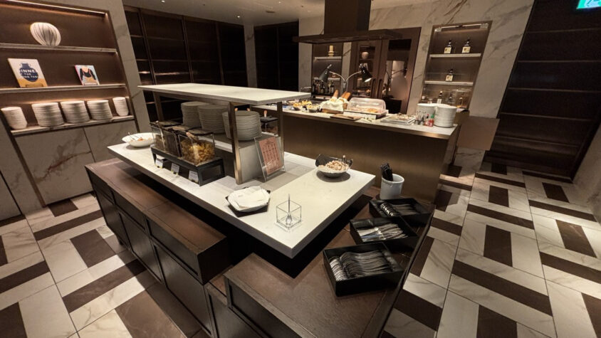 ウェスティンホテル東京：ティータイムの料理台全景