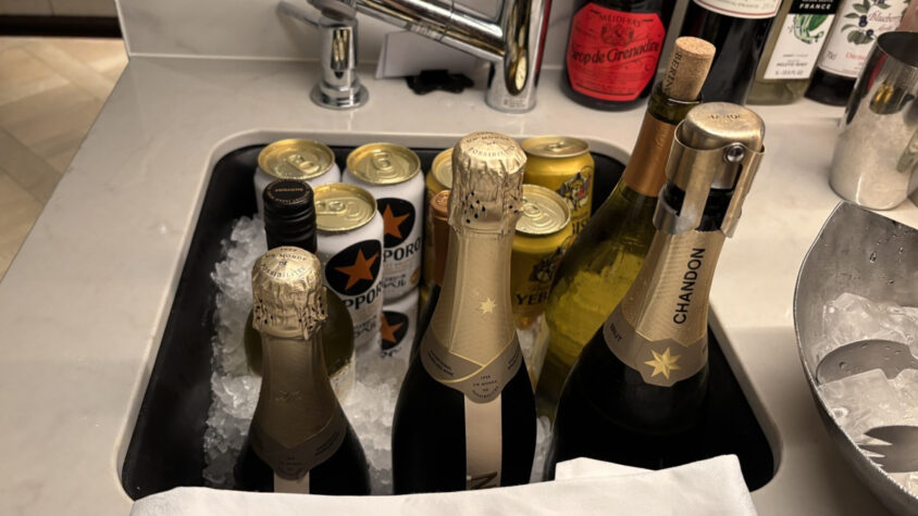 ウェスティンホテル東京：シャンドンなどのボトルと缶ビール
