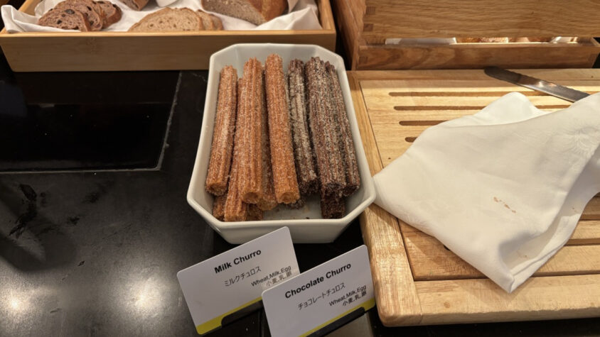 ウェスティンホテル東京：ミルクチュロスとチョコレートチュロス