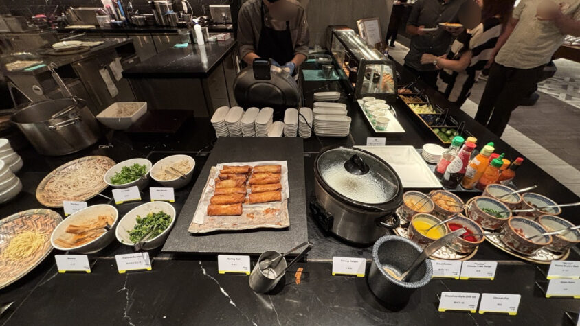 ウェスティンホテル東京：春巻・中華粥と麺のトッピング