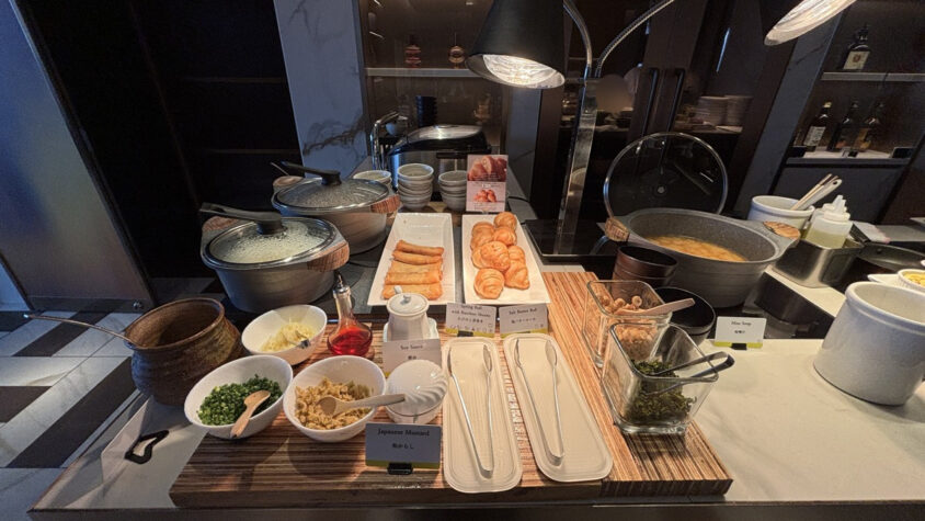 ウェスティンホテル東京：ラウンジ朝食の春巻・塩パン・味噌汁