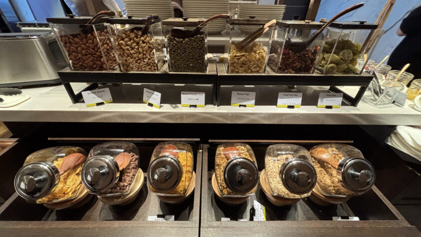 ウェスティンホテル東京：朝食のナッツ・ドライフルーツ・シリアル