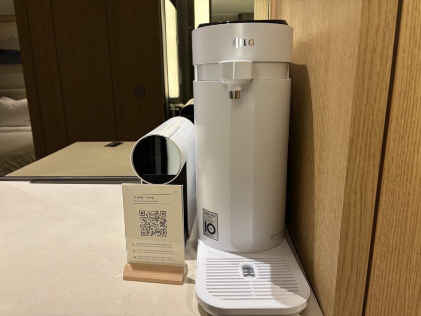 LGの客室用浄水器とNespressoのコーヒーマシン