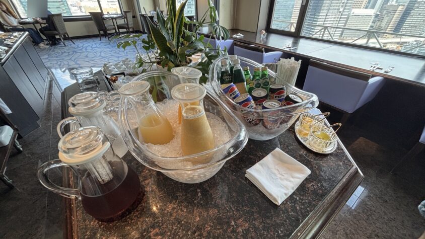 ラウンジの飲み物とお茶