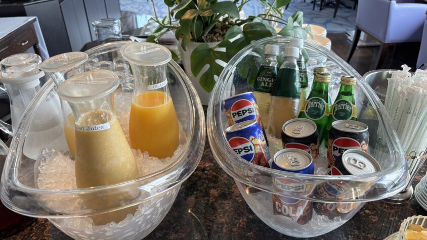 ラウンジの飲み物とお茶