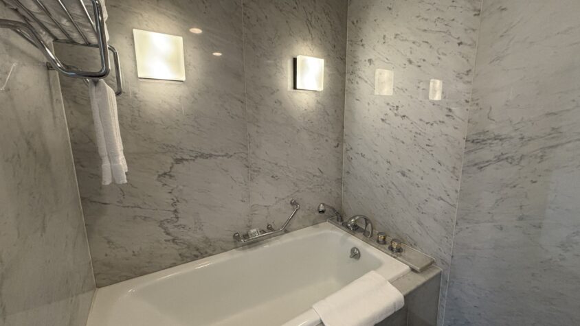 バスタブとシャワー・トイレの配置
