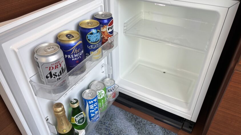 客室のカップ類・ミニバー・冷蔵庫