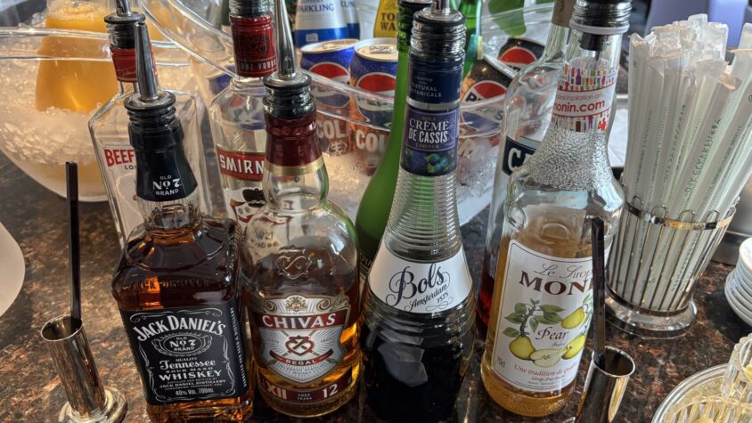 ラウンジのビール・ワイン・ソフトドリンク