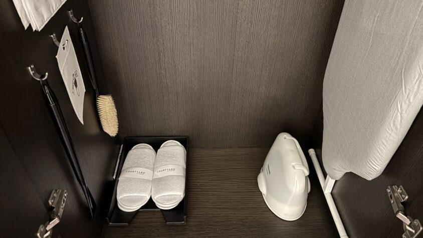 クローゼット下部の備品