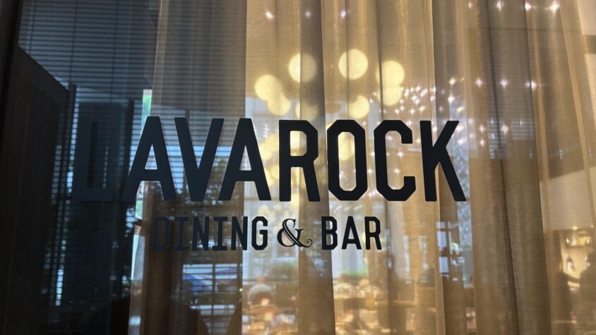 LAVAROCKの入口看板