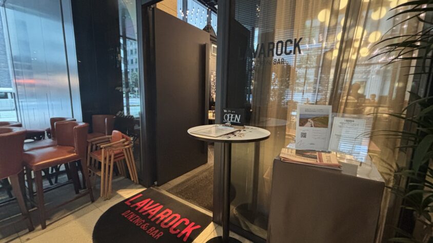 LAVAROCK入口のロゴ