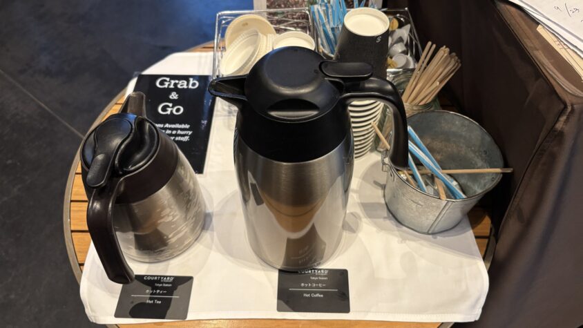 コーヒーと紅茶のポット