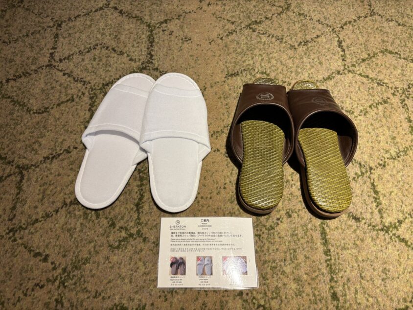 室内用と温泉移動用の2種類のスリッパ