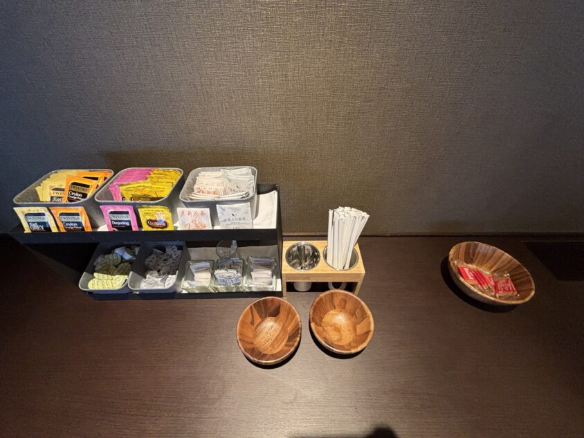 ティーバッグとコーヒーマシン