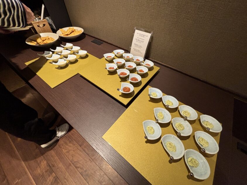 夕方の小皿料理とスナック