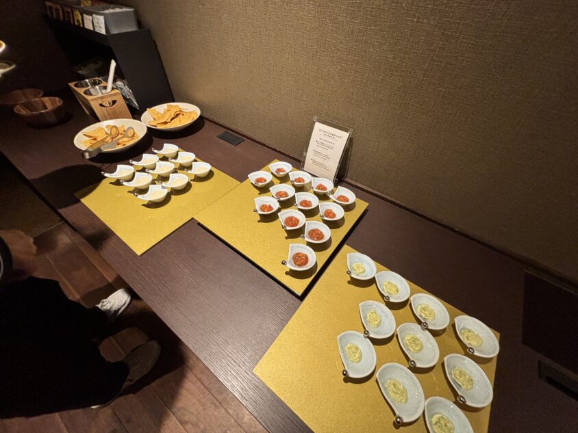 夕方の小皿料理とスナック