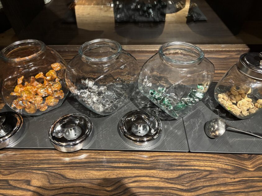夜のチョコレートとナッツ