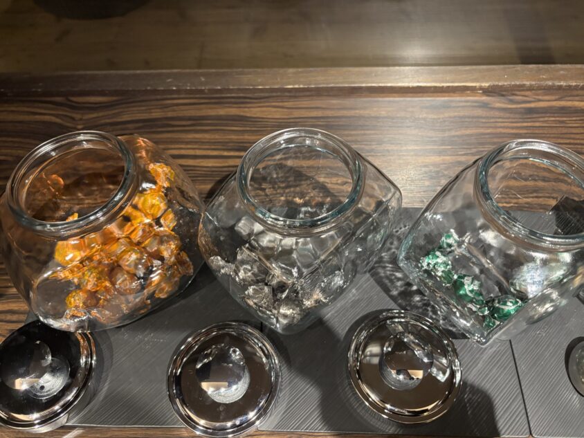 夜のチョコレートとナッツ