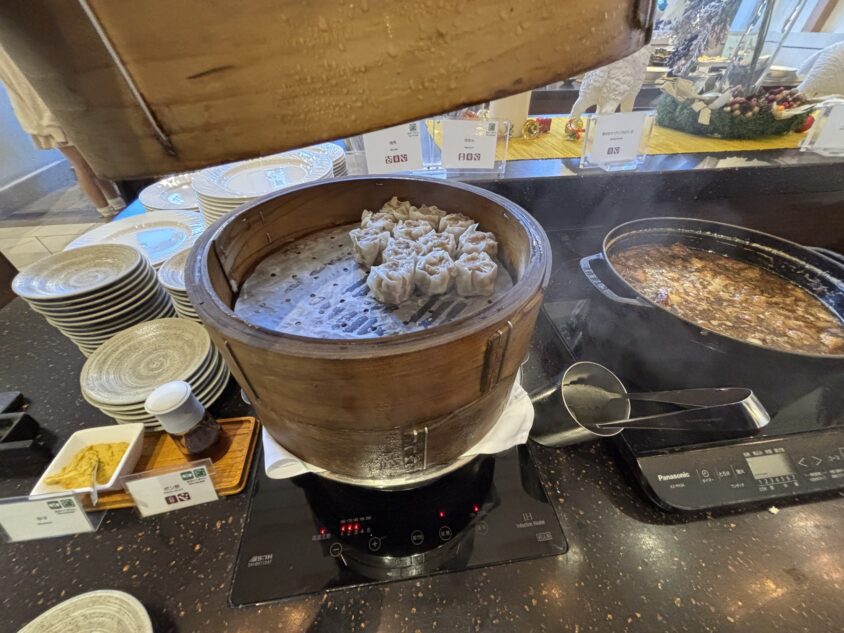 蒸籠の焼売と中華・お粥のコーナー