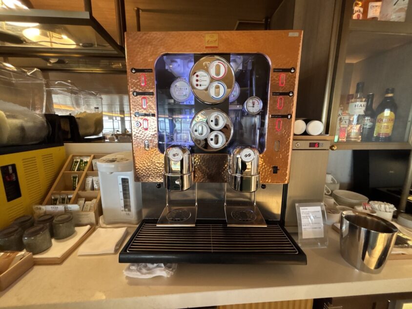 ウェスティン都ホテル京都・ラウンジのコーヒーマシン