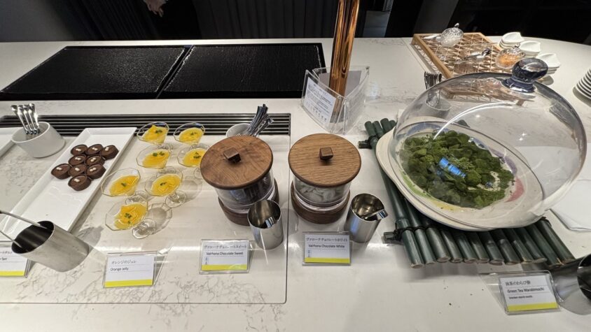 ウェスティン都ホテル京都・初日の団子と抹茶わらび餅