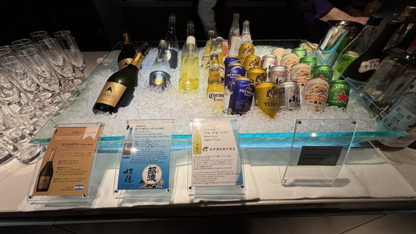 ウェスティン都ホテル京都・イブニングカクテルの飲み物と白ワイン
