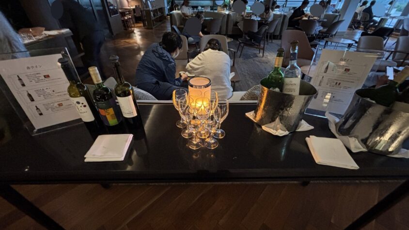 ウェスティン都ホテル京都・イブニングカクテルの飲み物と白ワイン
